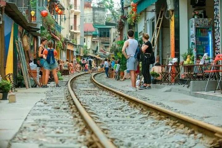 Bị Tôn Điện Anh đụng chạm, - Cảm hứng video marketing từ Hotspot Matrix
